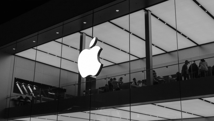 Apple построила бизнес на производстве в Китае и теперь это создаёт массу трудностей