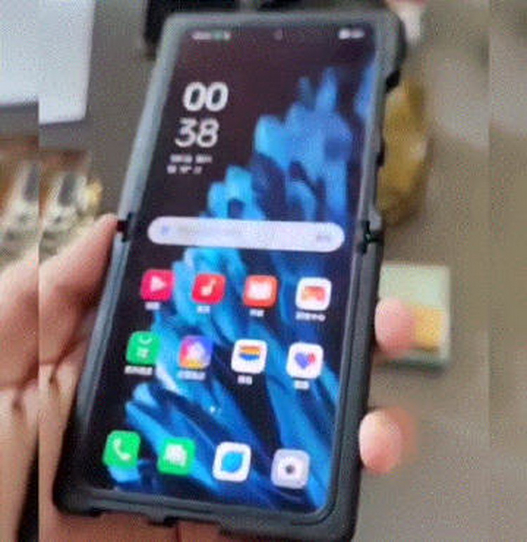 Грядущий смартфон-раскладушка с гибким экраном Oppo Find N2 Flip показался на видео