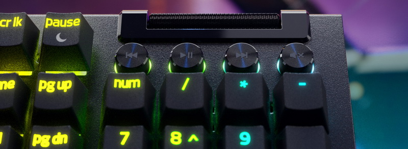 Razer представила 230-долларовую механическую клавиатуру BlackWidow V4 Pro с частотой опроса до 8000 Гц