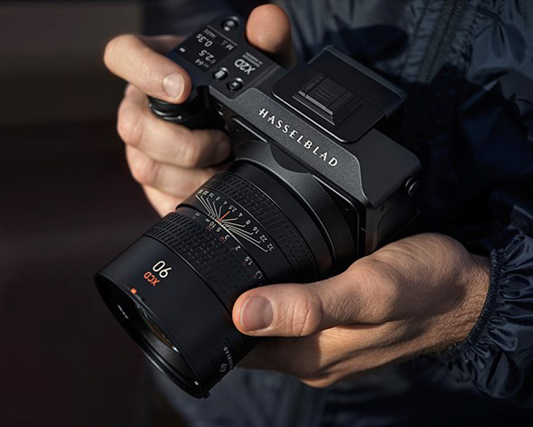 Hasselblad представила среднеформатную камеру X2D 100C со 100-Мп сенсором за $8199