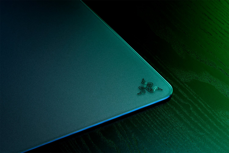 Razer представила игровой коврик Atlas из закалённого стекла за $100