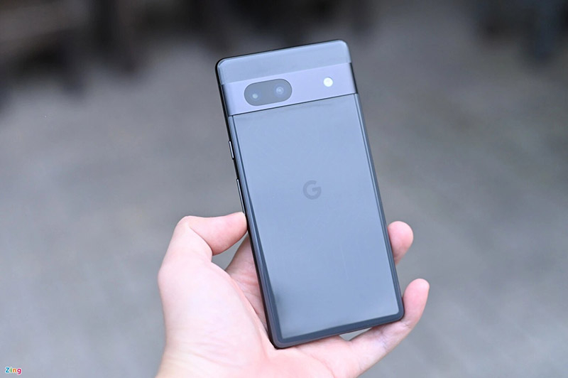 Google Pixel 7a показался на живых фото и раскрыл некоторые характеристики