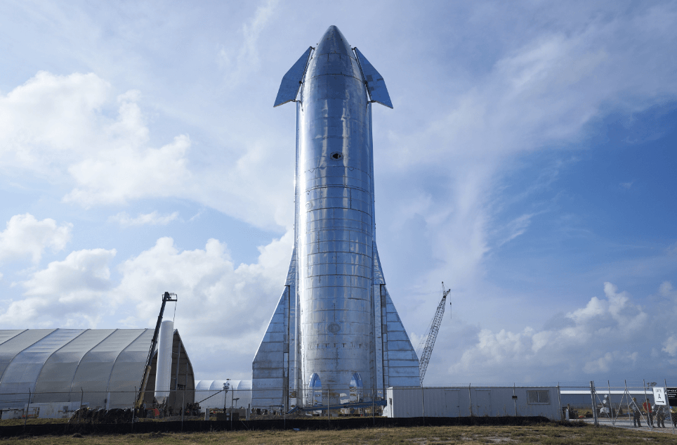 SpaceX Starship — ракета, которая отправит людей на Марс и Луну. Starship, самая большая и мощная ракета в истории, скоро отправится в свой первый полет. Фото.