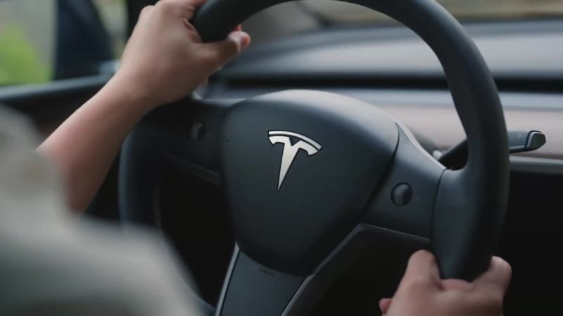 Прототип обновлённой Tesla Model 3 показался на испытательной трассе в Калифорнии