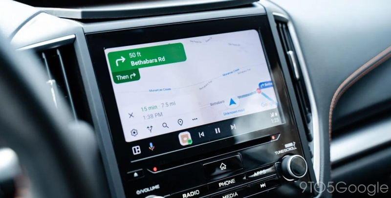 Обновлённый дизайн Google Карт в Android Auto дополнила боковая панель