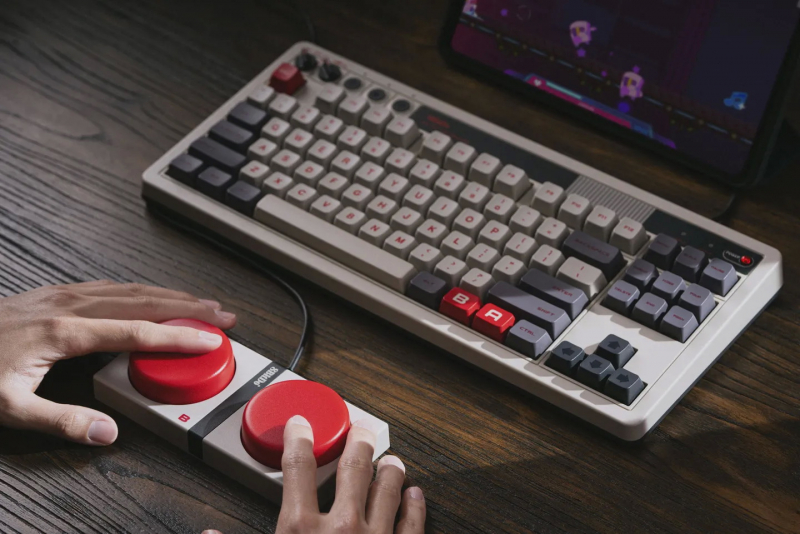 8BitDo выпустила клавиатуру Retro Mechanical Keyboard для фанатов игровых приставок Nintendo Entertainment System