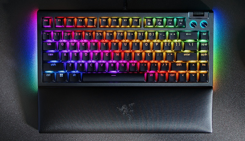 Razer представила механическую клавиатуру BlackWidow V4 75% с горячей заменой кнопок и «глубокими ощущениями»